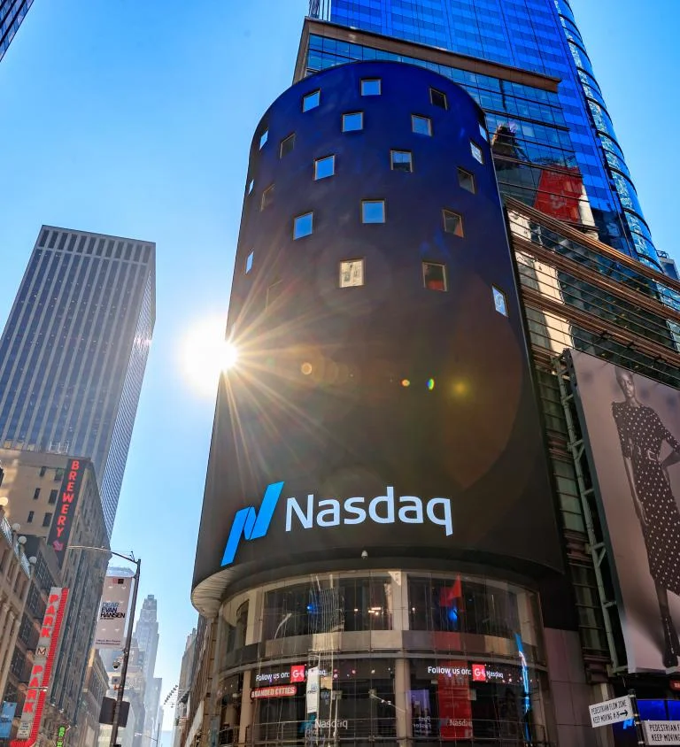 Nasdaq Stock Market: AI Optimism vs. Frothy Valuations